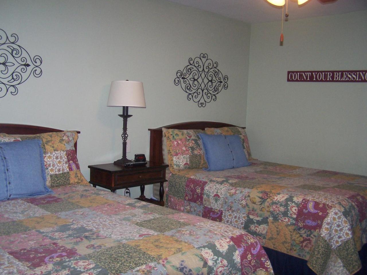 Blanco County Inn & Guesthouses Exterior photo