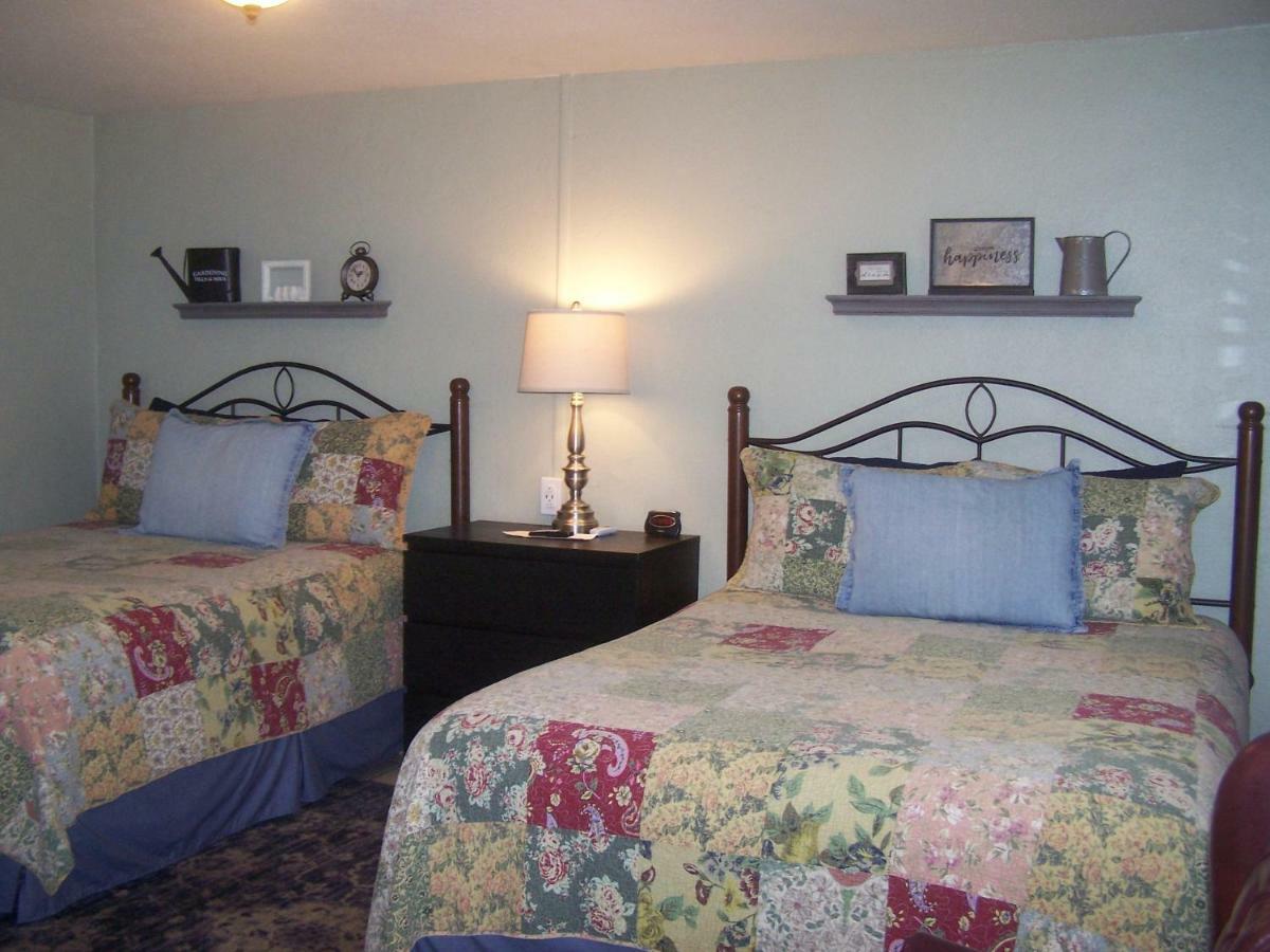 Blanco County Inn & Guesthouses Exterior photo
