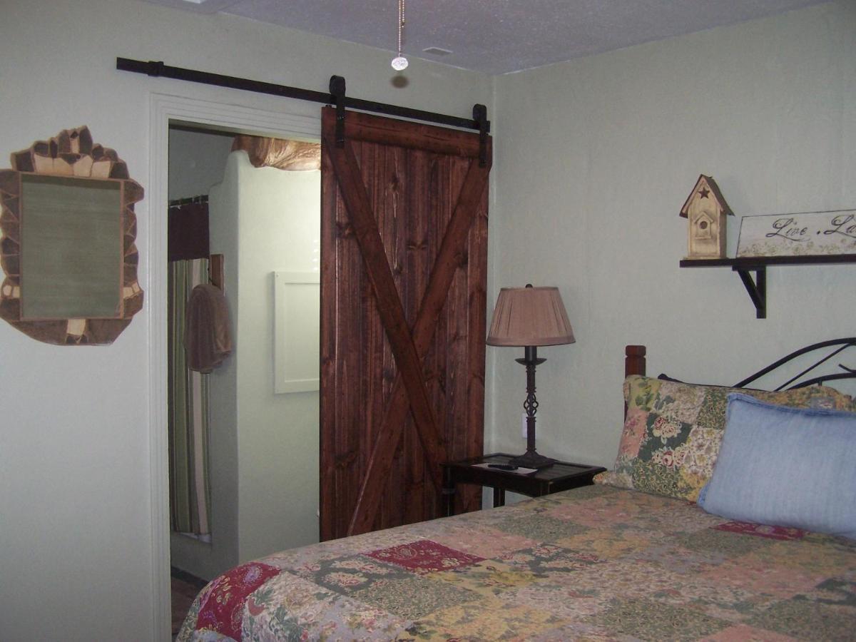 Blanco County Inn & Guesthouses Exterior photo